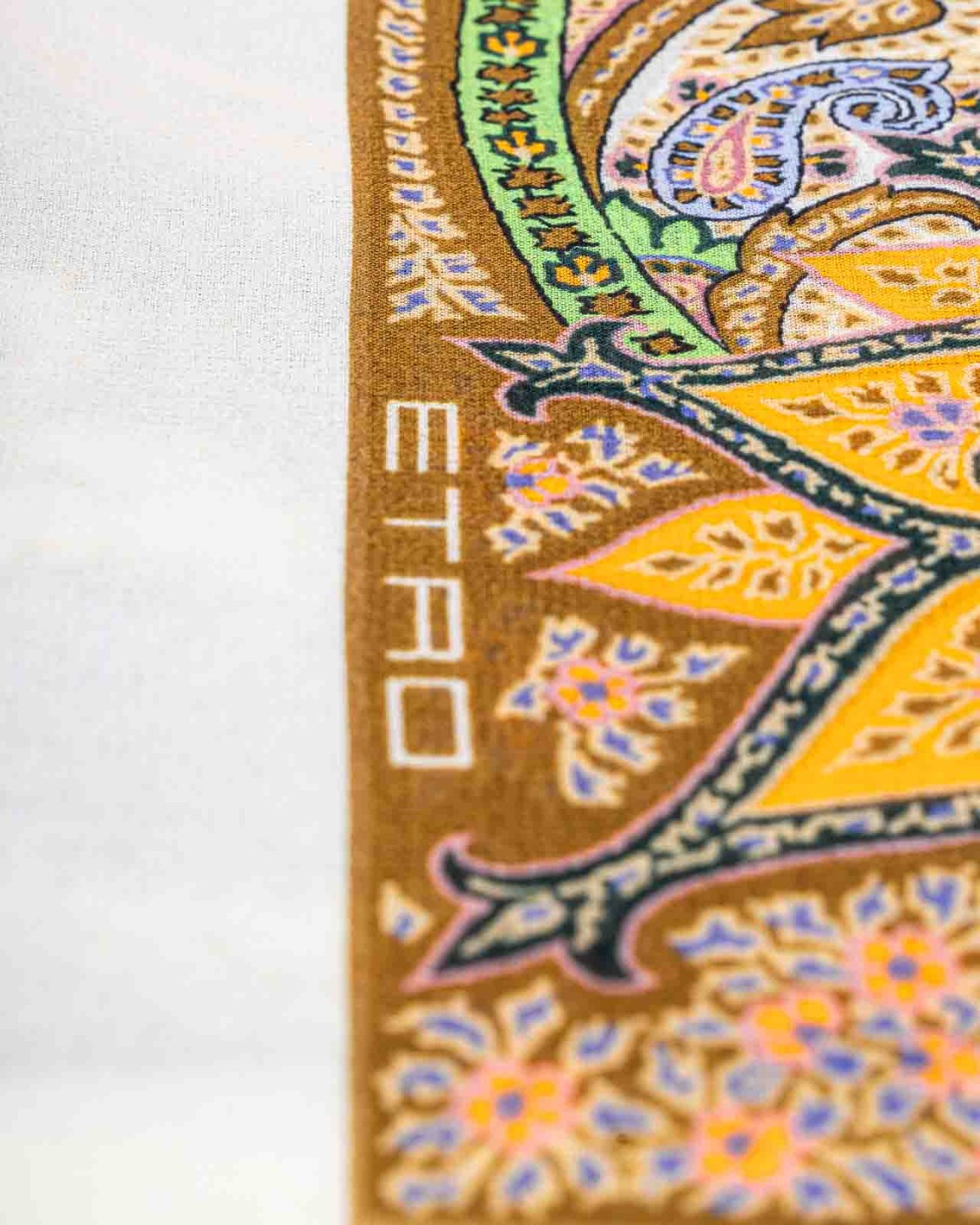 shop ETRO  Sciarpa: Etro sciarpa paisley in seta.
Sciarpa realizzata in seta con stampa Paisley. 
Bordi decorati con piccole frange.
Logo Etro.
70 x 170 cm.
100% seta.
Fabbricato in Italia.. WATA0010 AS270-X0800 number 7843921